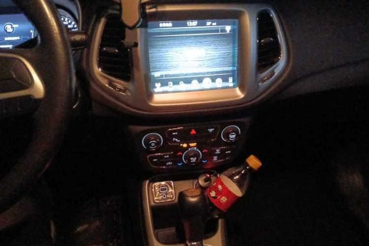 Used Jeep Compass 2017 200T Automatic Family Edition Audio And AC Panel
