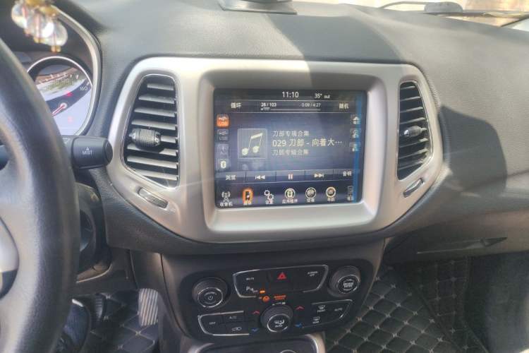 Used Jeep Compass 2017 200T Automatic Family Edition Audio And AC Panel
