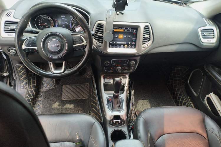 Used Jeep Compass 2017 200T Automatic Family Edition Center Console