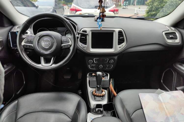 Used Jeep Compass 2017 200T Automatic Family Edition Center Console