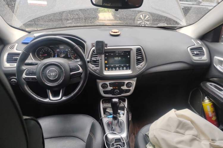 Used Jeep Compass 2017 200T Automatic Family Edition Center Console