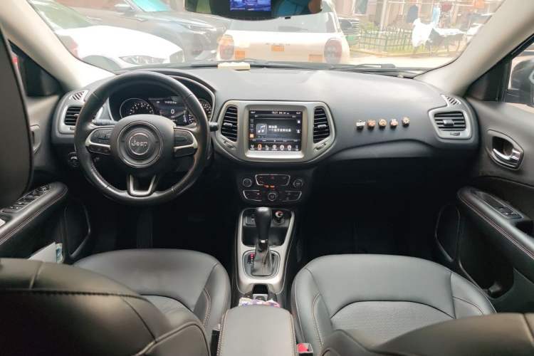 Used Jeep Compass 2017 200T Automatic Family Edition Center Console