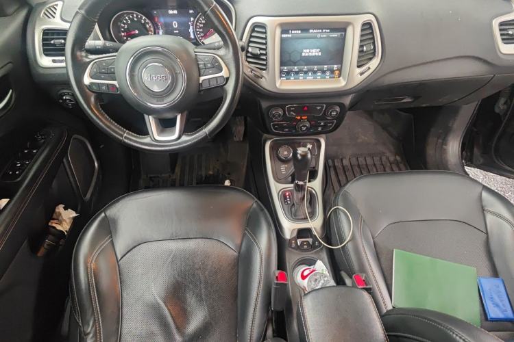 Used Jeep Compass 2017 200T Automatic Family Enjoyment Four-Wheel Drive Edition Center Console