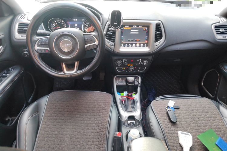 Used Jeep Compass 2017 200T Automatic Family Edition Center Console