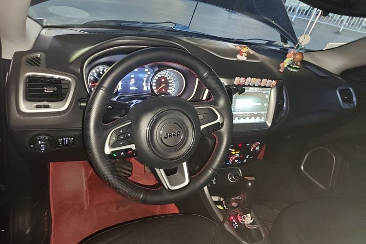 Used Jeep Compass 2017 200T Automatic Family Enjoyment Four-Wheel Drive Edition Center Console