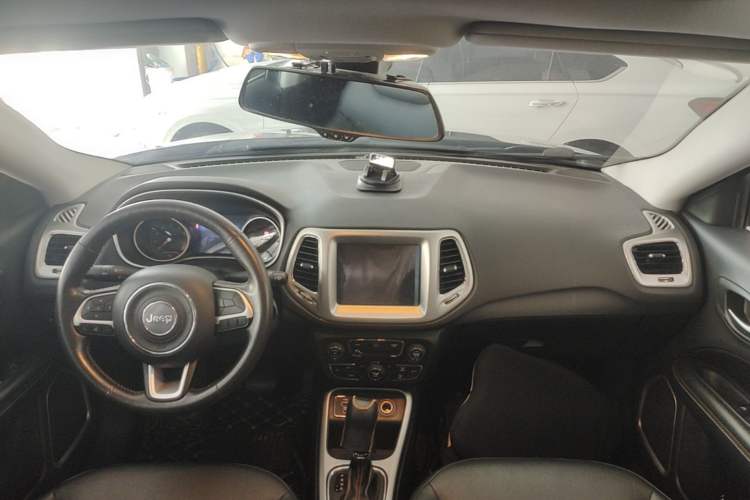 Used Jeep Compass 2017 200T Automatic Family Edition Center Console