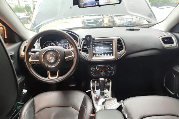 Used Jeep Compass 2017 200T Automatic Family Edition Center Console