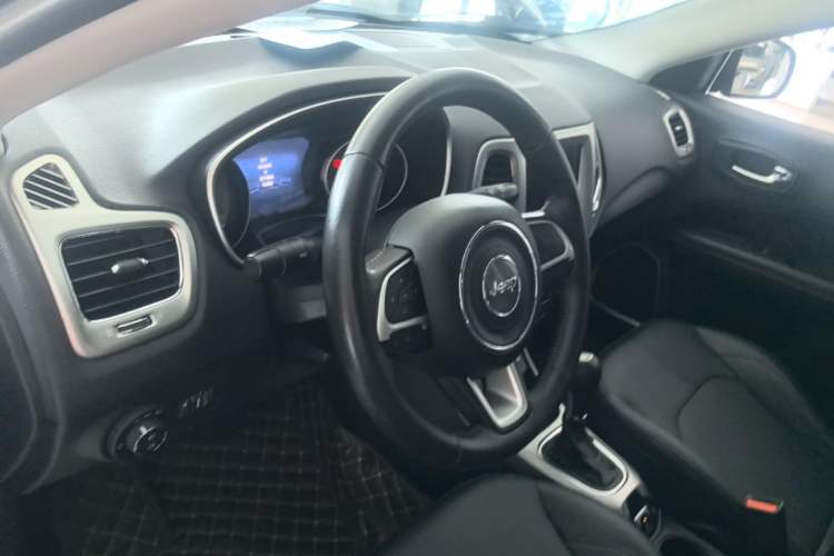 Used Jeep Compass 2017 200T Automatic Family Edition Center Console