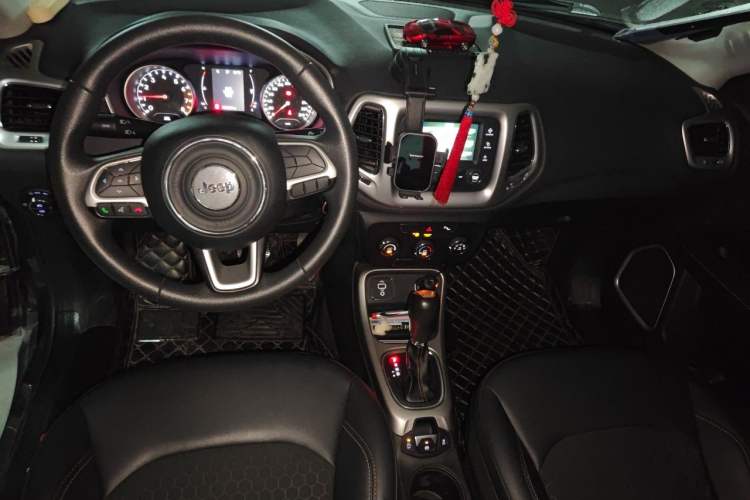 Used Jeep Compass 2017 200T Automatic Enjoyment Version Center Console