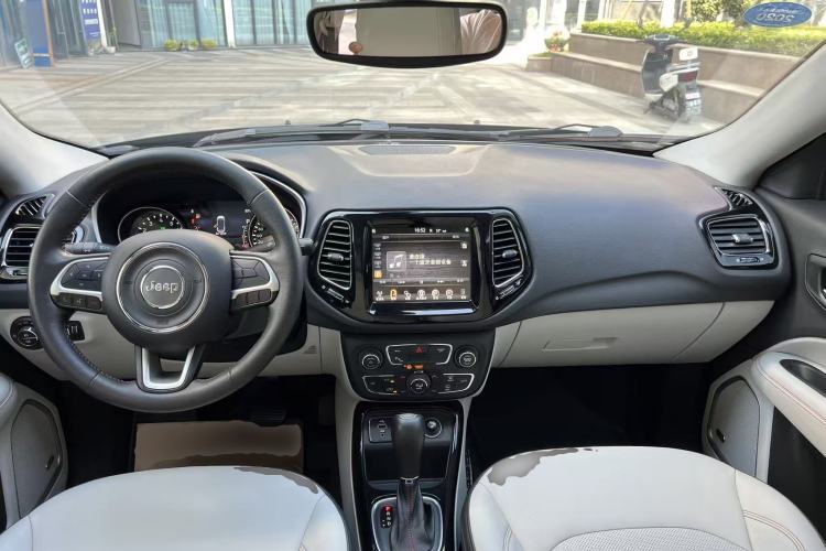 Used Jeep Compass 2017 200T Automatic Prestige Edition Center Console