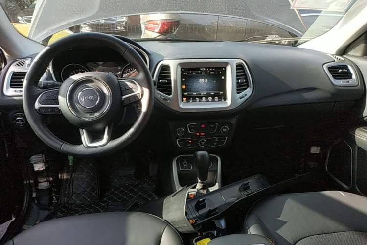 Used Jeep Compass 2017 200T Automatic Family Edition Center Console