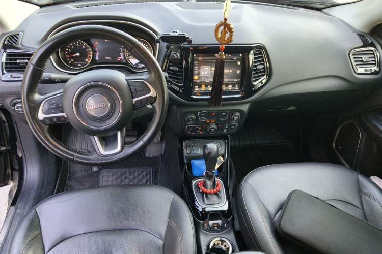 Used Jeep Compass 2017 200T Automatic Prestige Edition Center Console
