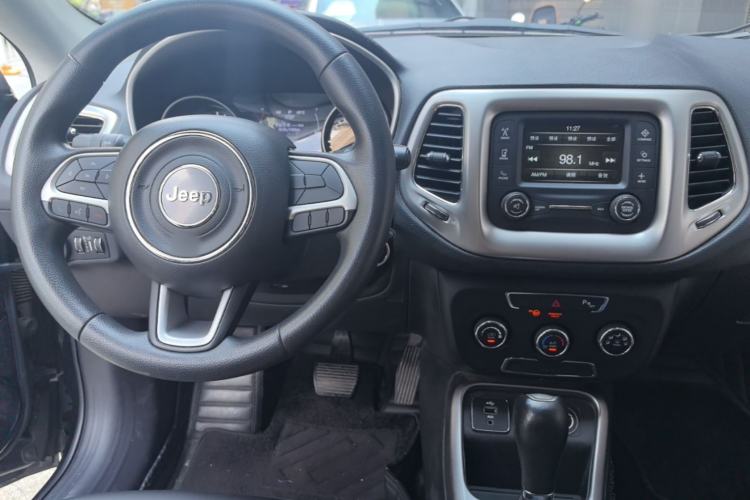 Used Jeep Compass 2017 200T Automatic Comfort Edition Center Console