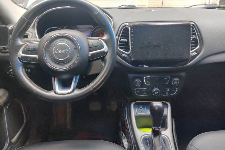 Used Jeep Compass 2017 200T Automatic Family Edition Center Console