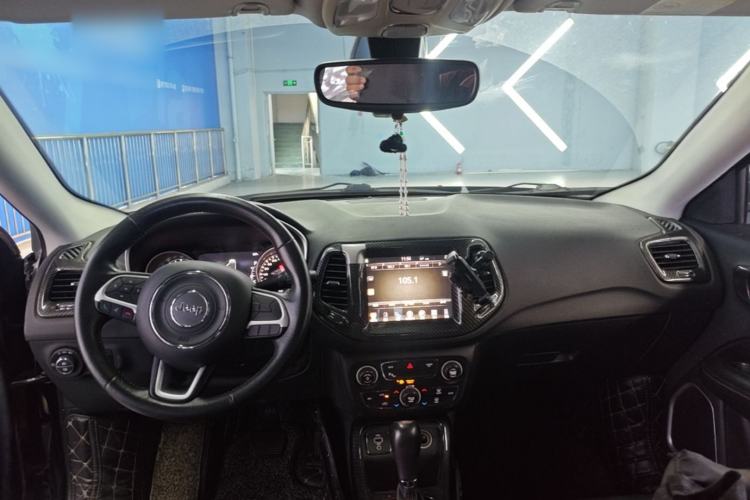 Used Jeep Compass 2017 200T Automatic Family Edition Center Console
