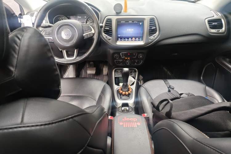 Used Jeep Compass 2017 200T Automatic Family Edition Center Console