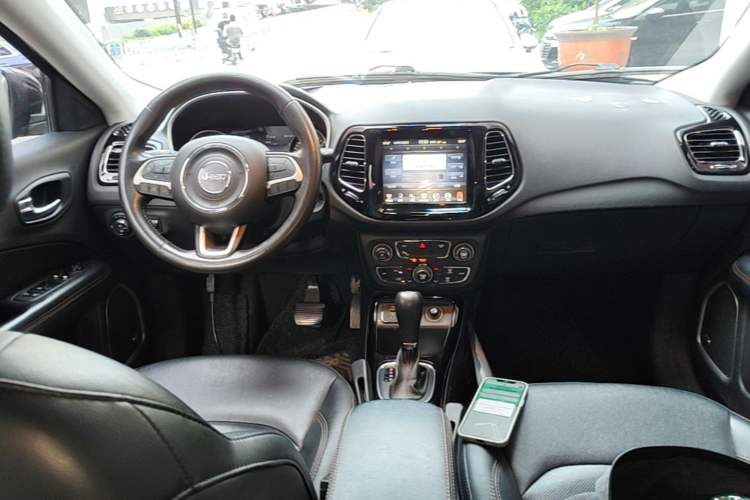 Used Jeep Compass 2017 200T Automatic Prestige Edition Center Console