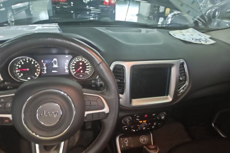 Used Jeep Compass 2017 200T Automatic Family Edition Center Console