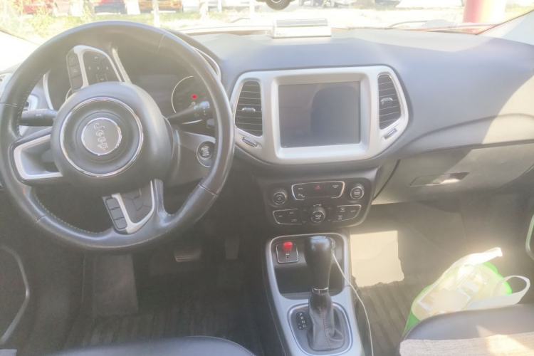 Used Jeep Compass 2017 200T Automatic Family Edition Center Console