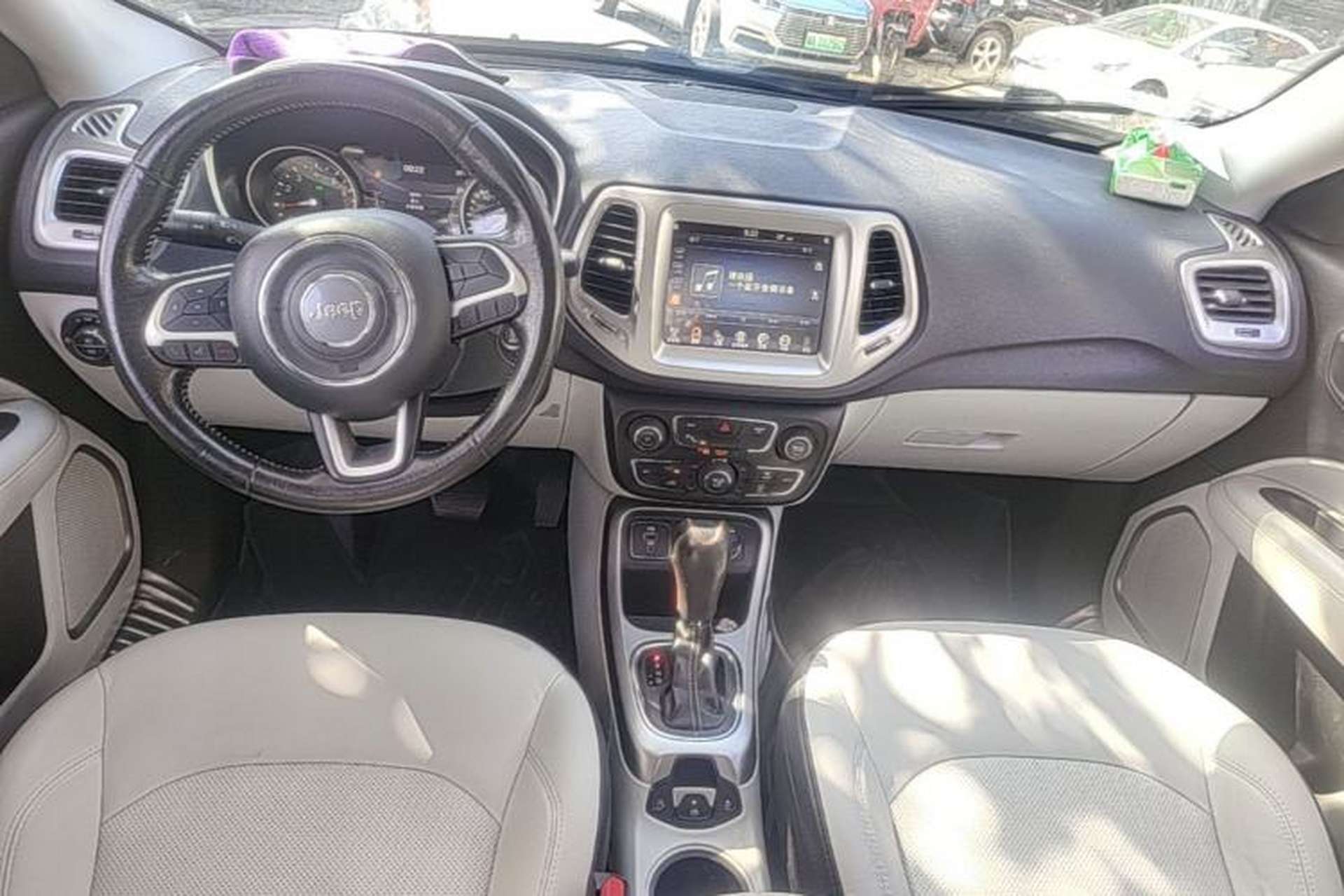 Used Jeep Compass 2017 200T Automatic Family Edition Center Console