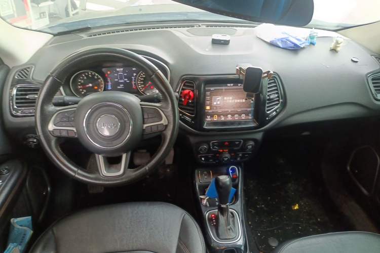 Used Jeep Compass 2017 200T Automatic Prestige Edition Center Console
