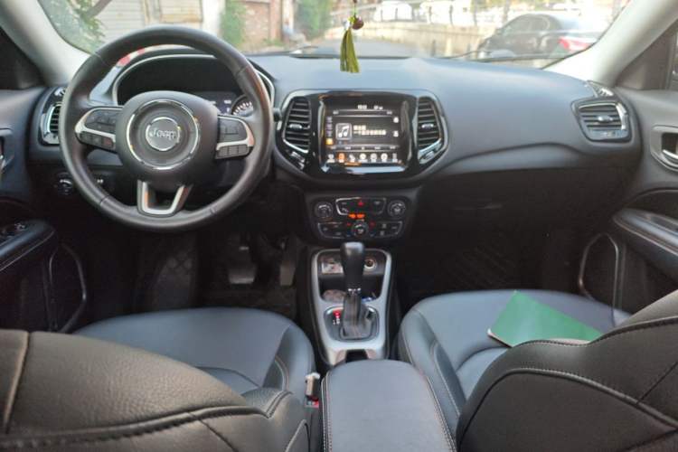 Used Jeep Compass 2017 200T Automatic Family Edition Center Console