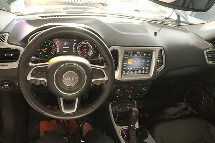 Used Jeep Compass 2017 200T Automatic Family Edition Center Console