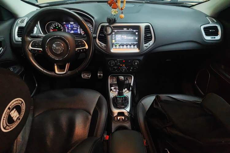 Used Jeep Compass 2017 200T Automatic Family Edition Center Console