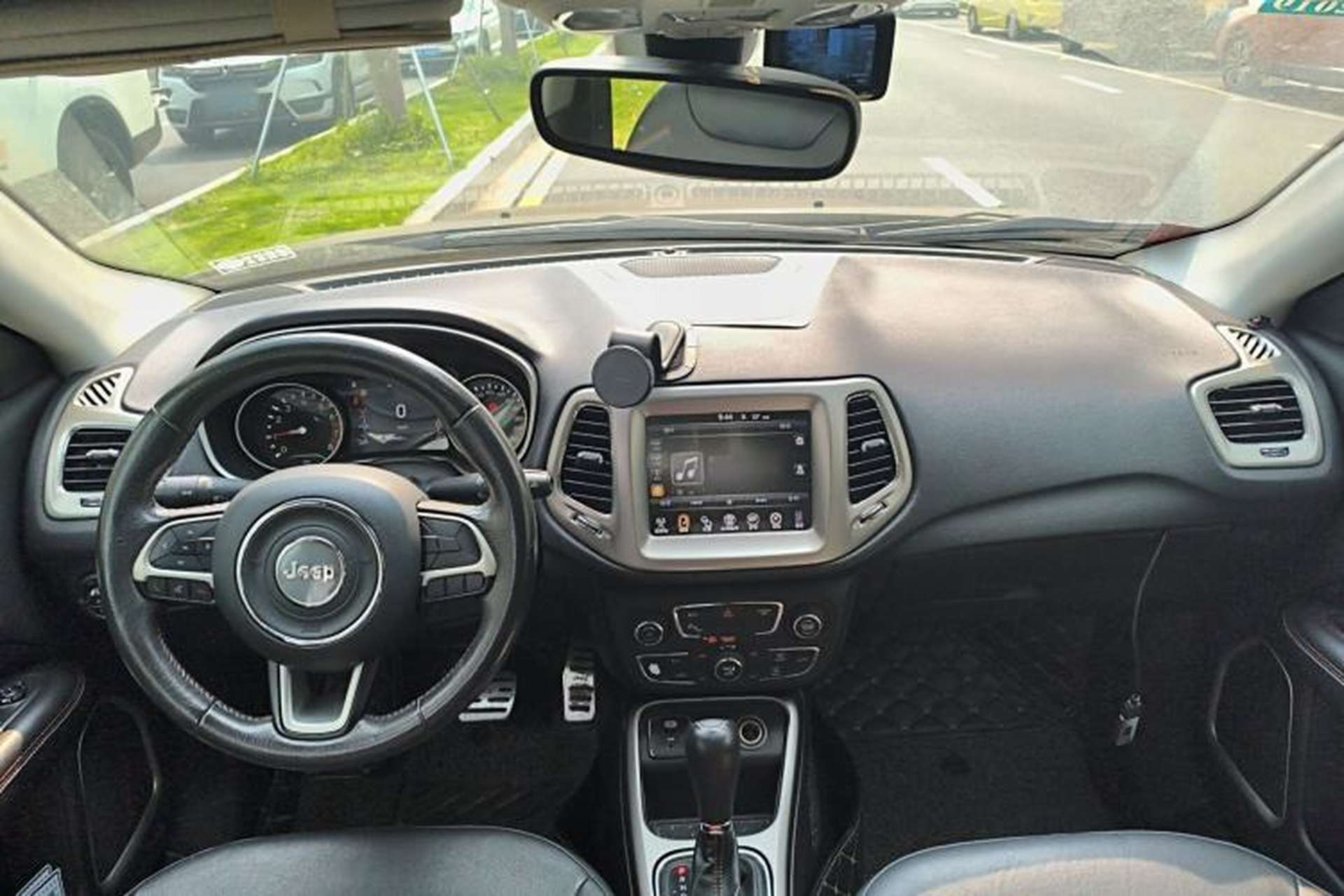 Used Jeep Compass 2017 200T Automatic Family Edition Center Console