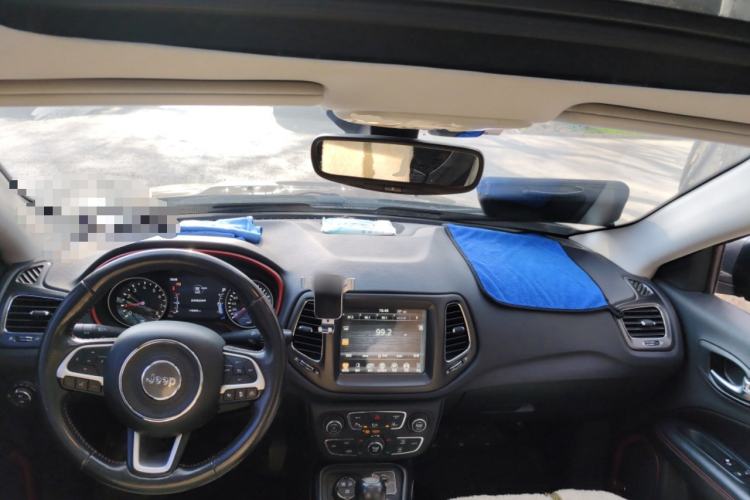 Used Jeep Compass 2017 200TS Automatic High-Performance All-Wheel Drive Edition Center Console