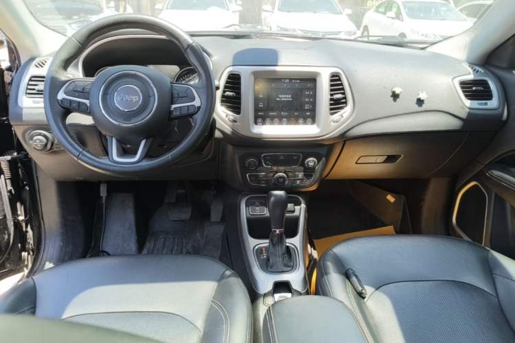 Used Jeep Compass 2017 200T Automatic Family Edition Center Console