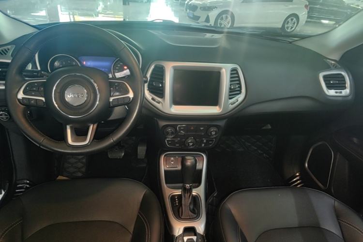 Used Jeep Compass 2017 200T Automatic Family Edition Center Console