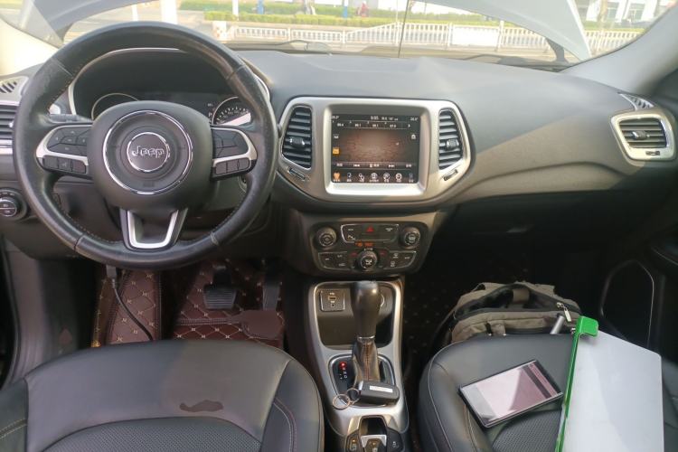 Used Jeep Compass 2017 200T Automatic Family Edition Center Console