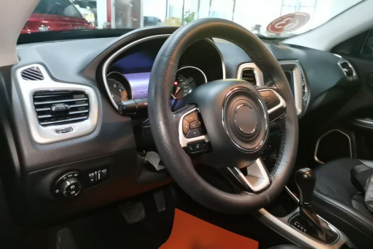 Used Jeep Compass 2017 200T Automatic Family Edition Center Console