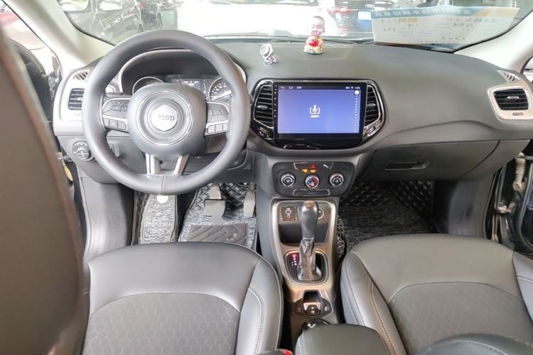 Used Jeep Compass 2017 200T Automatic Comfort Edition Center Console