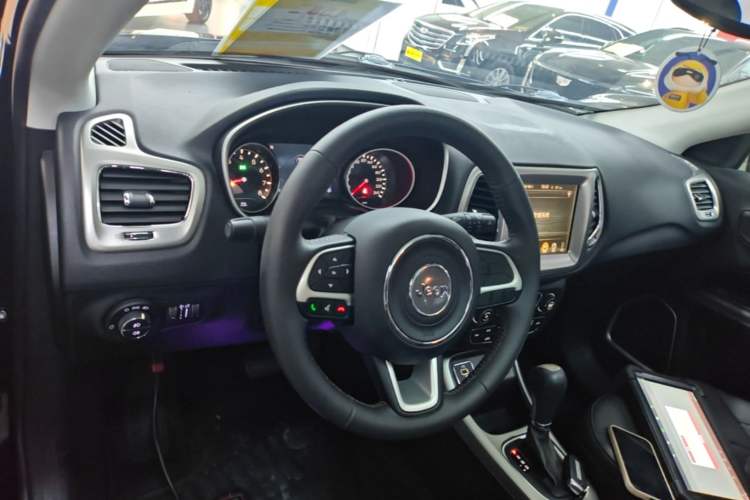 Used Jeep Compass 2017 200T Automatic Family Edition Center Console