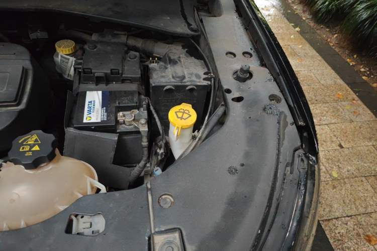 Used Jeep Compass 2017 200T Automatic Comfort Edition Engine Bay Left