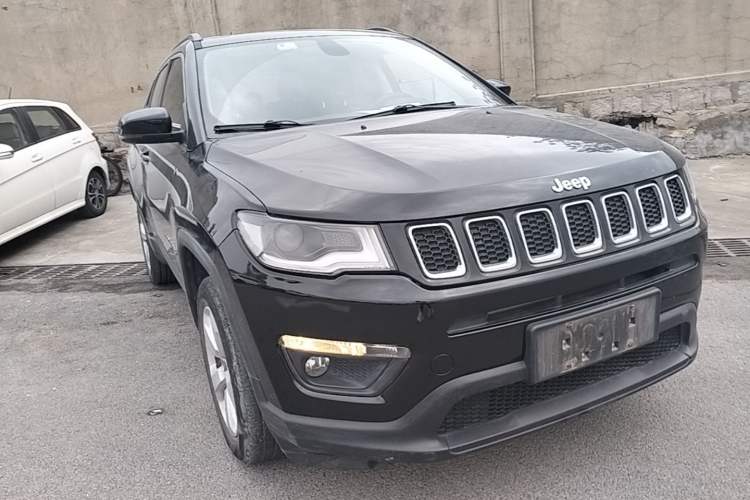 Used Jeep Compass 2017 200T Automatic Family Edition Front Right 45 Deg