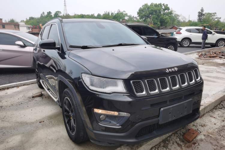 Used Jeep Compass 2017 200T Automatic Family Edition Front Right 45 Deg