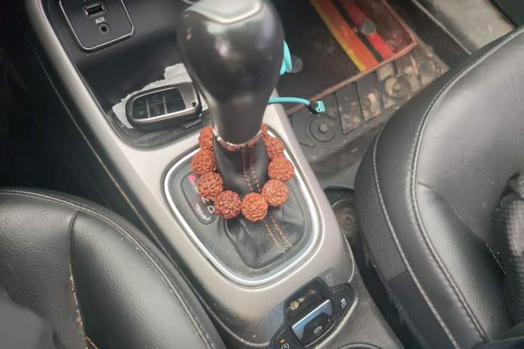 Used Jeep Compass 2017 200T Automatic Family Edition Gear Lever