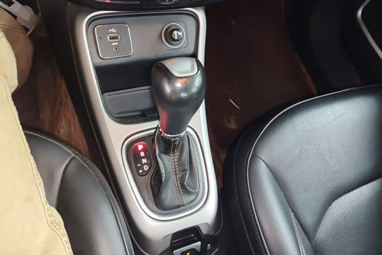 Used Jeep Compass 2017 200T Automatic Family Edition Gear Lever