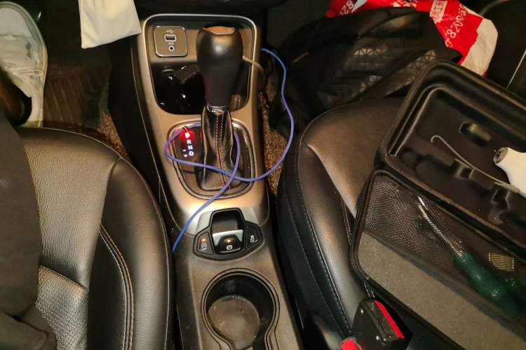 Used Jeep Compass 2017 200T Automatic Family Edition Gear Lever
