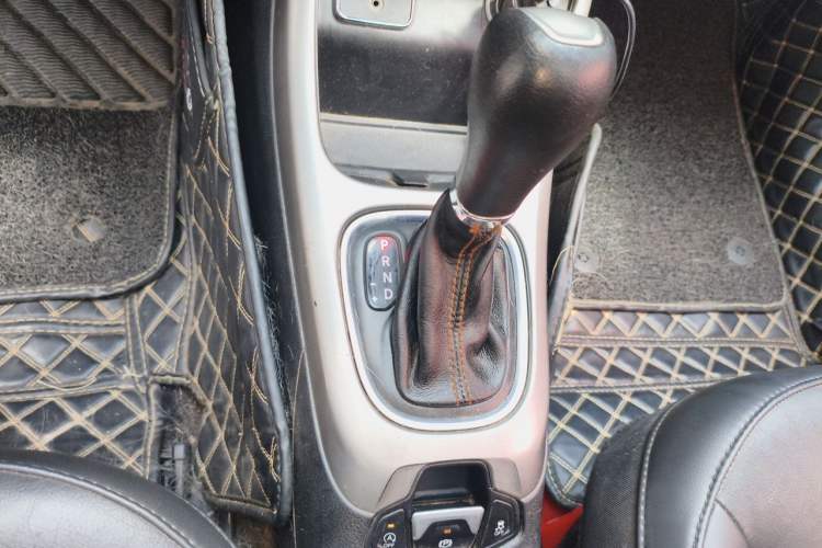 Used Jeep Compass 2017 200T Automatic Family Edition Gear Lever