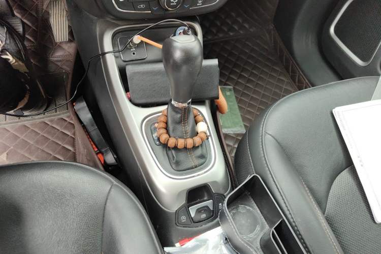 Used Jeep Compass 2017 200T Automatic Family Edition Gear Lever