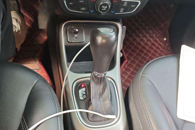 Used Jeep Compass 2017 200T Automatic Family Edition Gear Lever