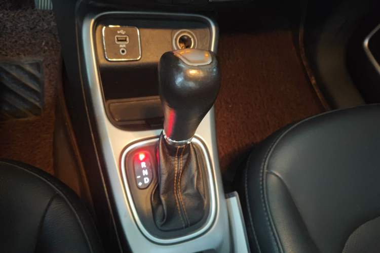 Used Jeep Compass 2017 200T Automatic Family Edition Gear Lever