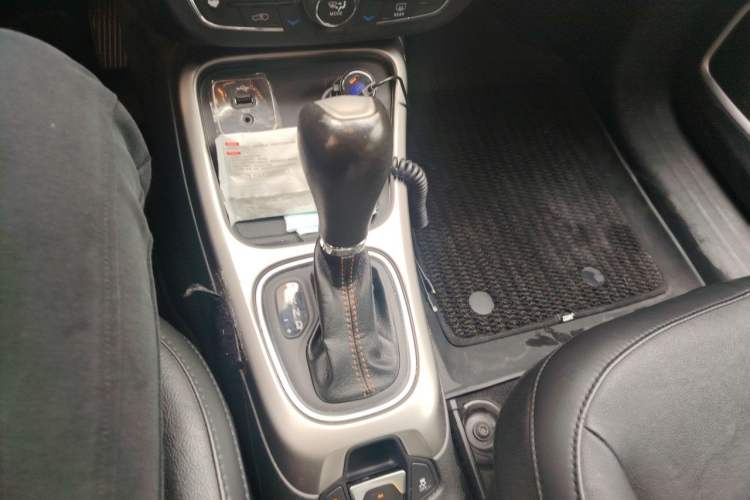 Used Jeep Compass 2017 200T Automatic Family Edition Gear Lever