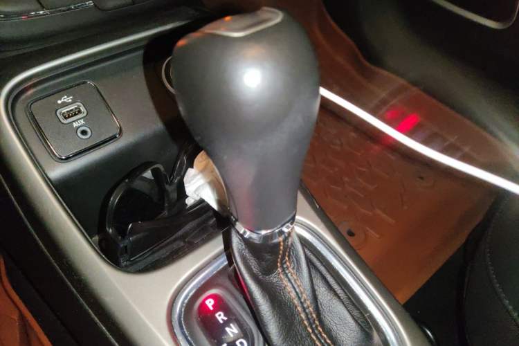 Used Jeep Compass 2017 200T Automatic Family Edition Gear Lever