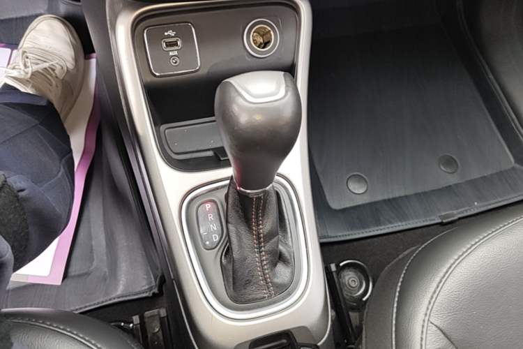 Used Jeep Compass 2017 200T Automatic Family Edition Gear Lever