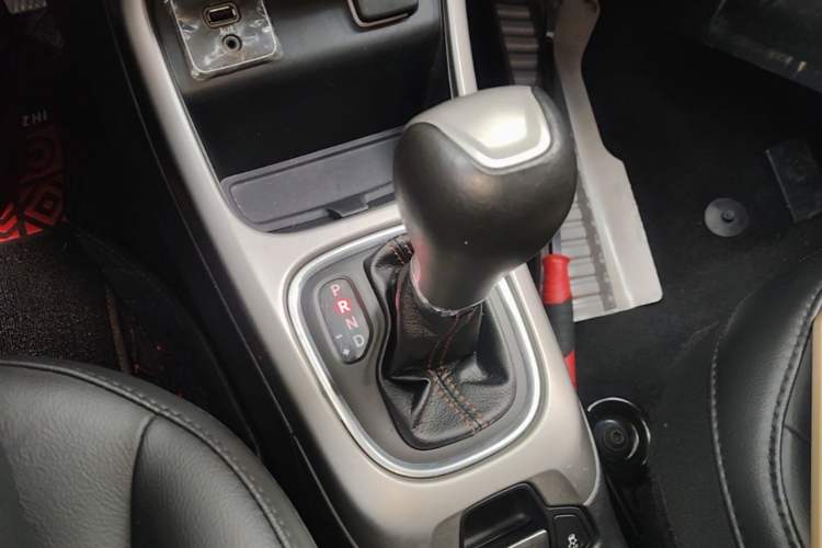 Used Jeep Compass 2017 200T Automatic Family Edition Gear Lever